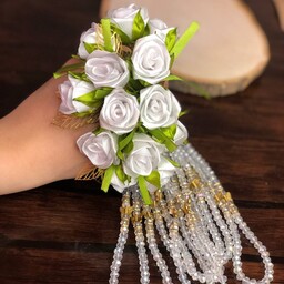 تسبیح گلدار  عروس کریستالی  رنگ سفید گل درشت و آویز روبان و برگ یک کار لوکس