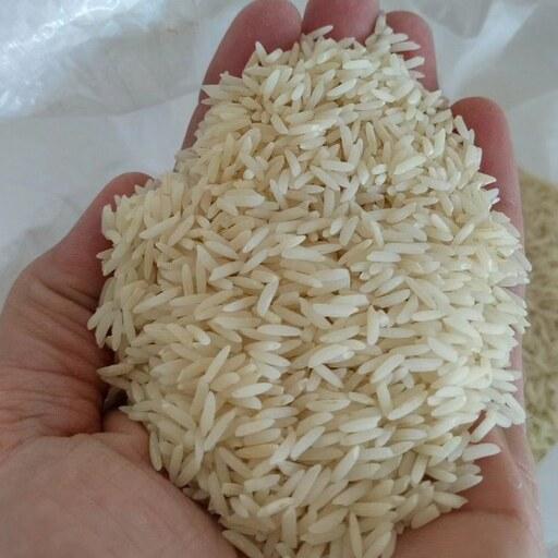 برنج طارم هاشمی(5کیلویی) مازندران عطر عالی پخت بی نظیر فقط کافیه یک بار خرید کنید همیشه مشتری میشوید