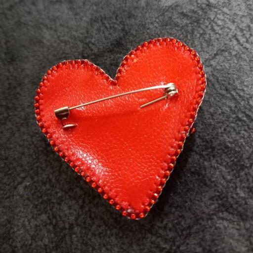 گلسینه قلب قابل سفارش به صورت گیره و تل هم میباشد در رنگ بندی دلخواهتون