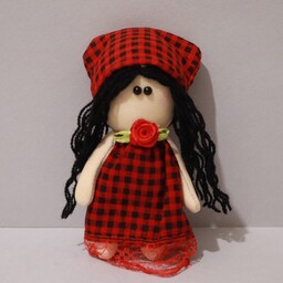 عروسک جاسوئیچی  با لباس قرمز