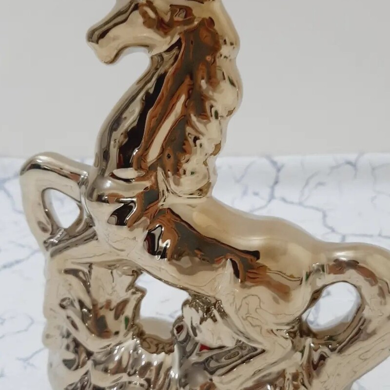 مجسمه اسب در حال حرکت نماد ثروت ، حرکت ، موفقیت ، سرامیک آبکاری  ارتفاع 20 سانت  ،سایز بزرگ 