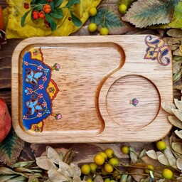 تخته سرو چوبی آراسته با نقوش تذهیب همراه جای ماگ ولیوان طرح ها متفاوت هستند قبل از خرید هماهنگ کنید