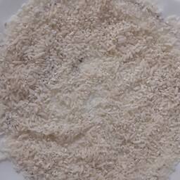 برنج دانه کامل هاشمی و لاشه موجود میباشد .دانه کامل 200 کیلو .لاشه 200 کیلو 