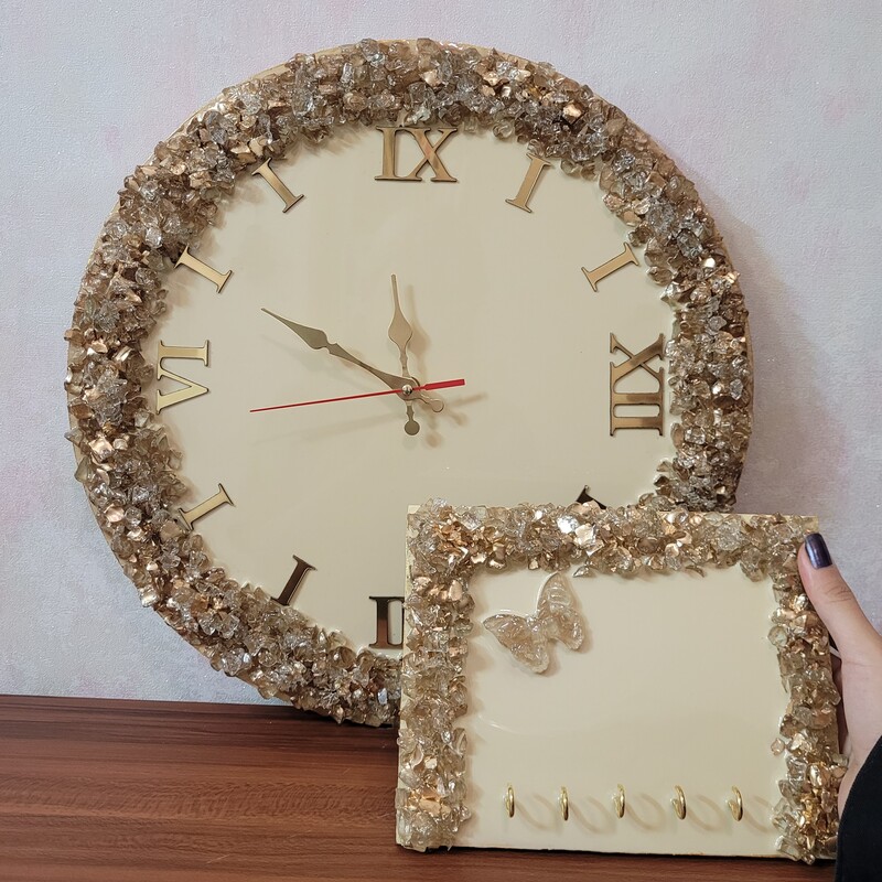ساعت دیواری رزینی طرح کریستال قطر 40 همراه با جای آویز  کلید ست با ساعت به عنوان هدیه