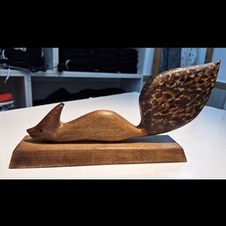 مجسمه و تندیس دست ساز  با چوب نراد طرح سنجاب با پوشش نهایی روغن ضد حساسیت 
