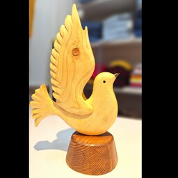 مجسمه و تندیس دست ساز  با چوب نراد طرح پرنده با پوشش نهایی روغن ضد حساسیت و صیغل خورده

