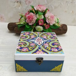 جعبه چوبی باکس  لوازم آرایش باکس شکلات خوری  دکوپاژ  نظم دهنده مربعی ضدآب با طرح و رنگ دلخواه شیکوپاژ