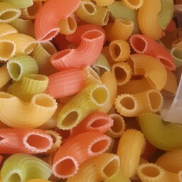 ماکارونی پیگولی رنگی خیلی خوش قون برای خوش سلیقه ها بخصوص برای بچه ها خیلی خوشمزه 