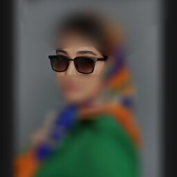 عینک آفتابی زنانه مشکی مربعی برند ری بن یووی400.

