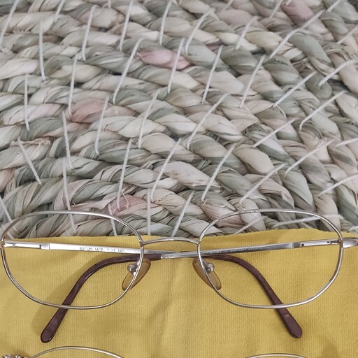 عینک فلزی زنانه دسته فنری مقاوم سبک  با کیفیت بالااکتشافی جدید در جهان عینک استایل زندگی خود را با عینک جذاب  ماخاص کنید