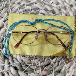 با عینک بچگانه دسته فنری مقاوم سبک جذاب برای حفاظت بهتر از چشمان عزیزانتان با کیفیت برتر و قیمت مناسب شما راهمراهی کرده 
