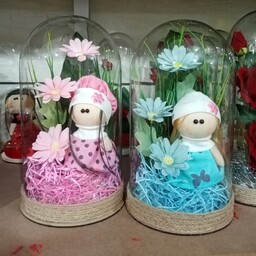 گل مصنوعی مینا همراه عروسک روسی در باکس شیشه فلکسی 30 در15بسیار شیک