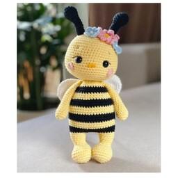 عروسک بافتنی زنبور بزرگ