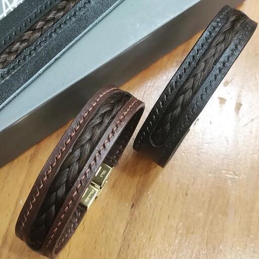 دستبند چرمی گیسو ساخته شده از چرم طبیعی دو لایه قابل سفارش در رنگهای دلخواه  قفلش استیل رنگ ثابته 