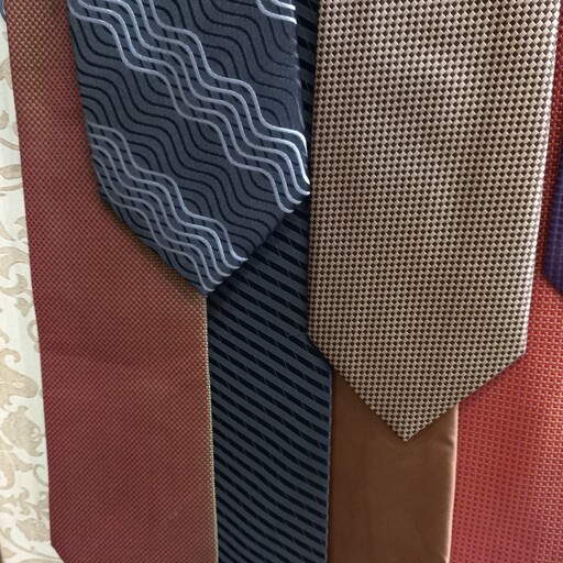 کراوات ترک باعرض ده سانت فروش فقط و فقط  بصورت عمده حداقل تعداد سفارش 5عددبه بالا  هست.قیمت تک فروشی درب مغازه 380 هست