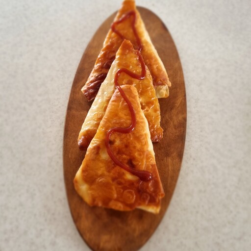 سمبوسه پیتزایی (سوسیس کالباس قارچ پنیر پیتزا  نان لواش)