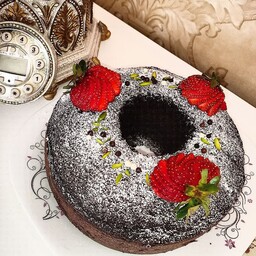 کیک خانگی سوپرایز  شکلاتی با مغزی کرمفیل  تهیه شده از بهترین مواد 