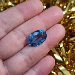سنگ جواهراتی توپاز لندن به رنگ آبی بسیار زیبا