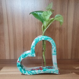 گلدان گلجای قلبی با شیشه جنس سنگ مصنوعی (بتنی) رنگ رگه دار سبز و قرمز  (بدون جلا دهنده)