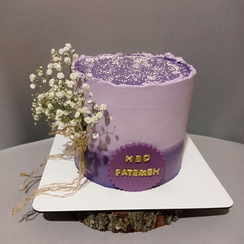 کیک خانومانه رنگ یاسی بنفش ساده با تزیینات گل عروس 