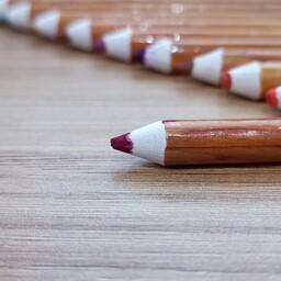 مداد آرایشی زرشکی طبیعی برند Younew با 4 قابلیت خط لب، سایه، مداد ابرو و مداد چشم (دستساز و فاقد ترکیبات شیمیایی)

