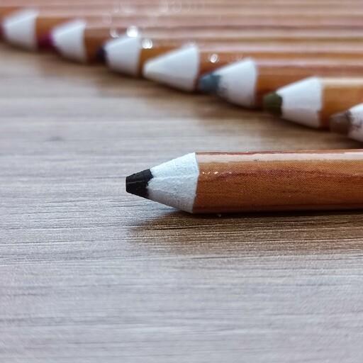 مداد آرایشی قهوه ای تیره طبیعی برند Younew با 4قابلیت خط لب، سایه، مداد ابرو و مداد چشم دستساز و فاقد ترکیبات شیمیایی