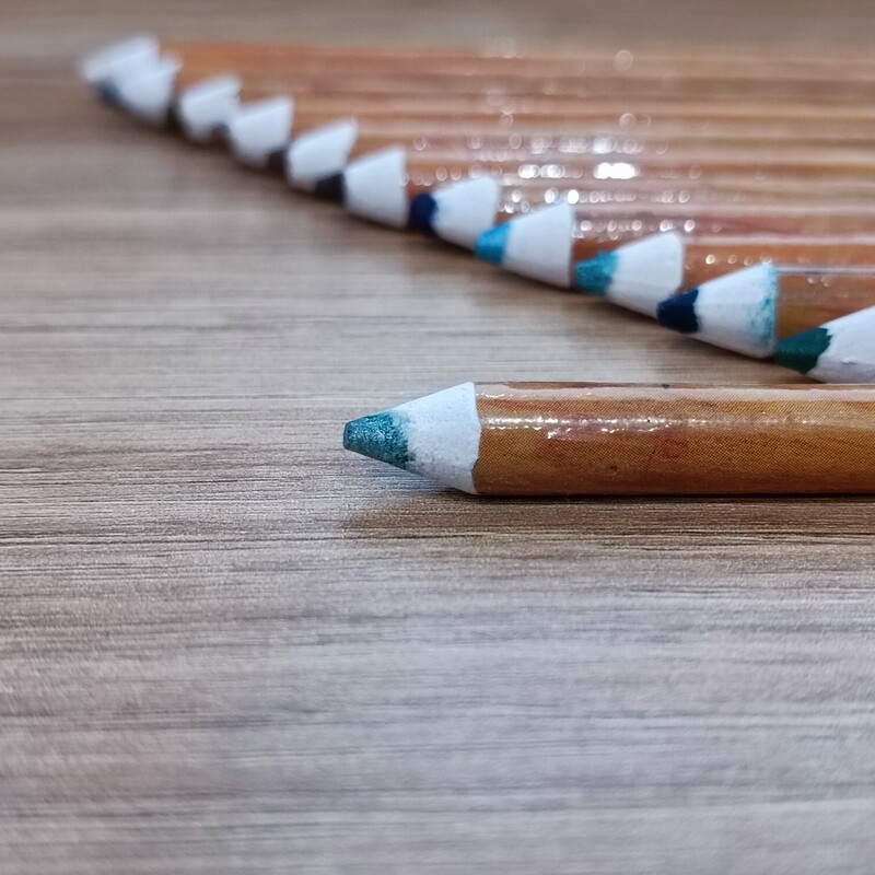 مداد آرایشی نقره ای آبی طبیعی برند Younew با 4 قابلیت خط لب، سایه، مداد ابرو و مداد چشم (دستساز و فاقد ترکیبات شیمیایی

