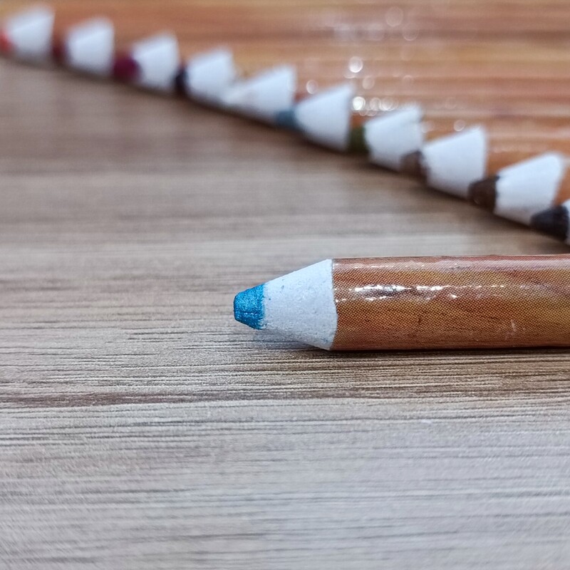 مداد آرایشی آبی صدفی طبیعی برند Younew با 4 قابلیت خط لب، سایه، مداد ابرو و مداد چشم (دستساز و فاقد ترکیبات شیمیایی)

