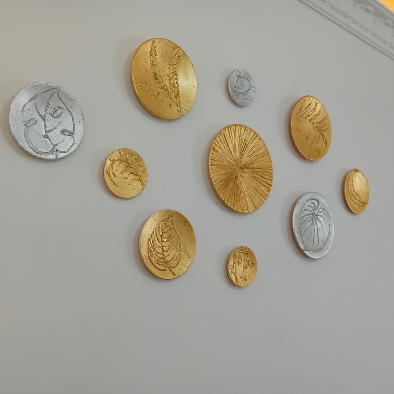 مجموعه دیواره کوبهای طرح برجسته و رنگ آمیزی شده با ورق طلا و نقره شیک و خاص