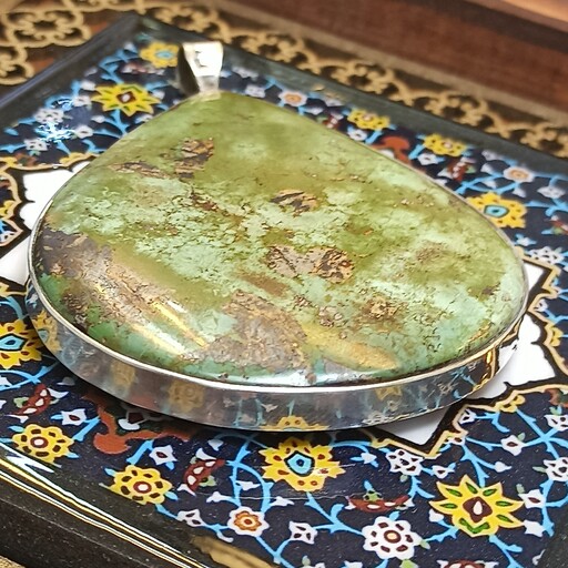 مدال فیروزه نیشابوری نقره اشکی دور ساده رنگ سبز شجری متحف سیدبحرالعلوم