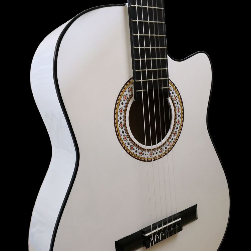 گیتار کلاسیک رنگ سفید مدل کاتوی مارک CLASSIC همراه با سافت کیس ضدضربه و پیک(مضراب گیتار) و ارسال رایگان
