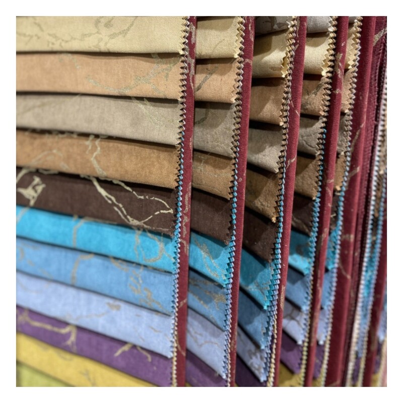 پرده ی مخمل هازان طلاکوب عرض یک متر وچهل  مناسب رویه و کناره با تنوع رنگی بالا 