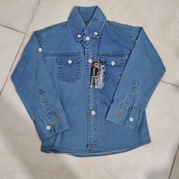 پیراهن جین پسرانه رنگ آبی روشن دارای دو عدد جیب سایز 1 و 2