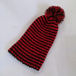 کلاه دستباف اسپرت کش بافت ترکیب رنگی قرمز و مشکی 