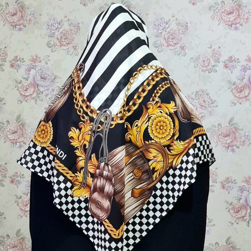 روسری نخی دور دستدوز طرح فندی مشکی سفید قواره بلند 135 برند کوکو