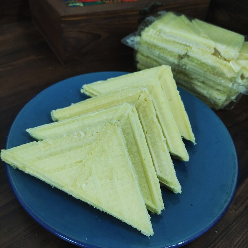 نان خامه ای حصیری (350گرم)سنتی سوغات دزفول یا میکادو مثلثی