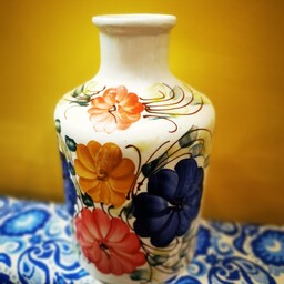 گلدان سرامیکی نقاشی شده با دست. در دو ارتفاع قابل استفاده برای گل های مصنوعی و طبیعی 