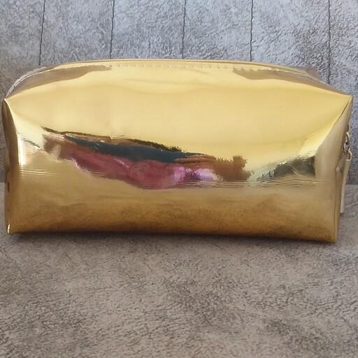 کیف آرایشی چرم آینه ای طلایی 