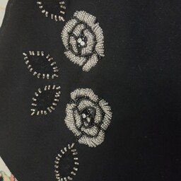 روسری مجلسی جواهر دوزی شده رنگ مشکی و جنس کرپ 
