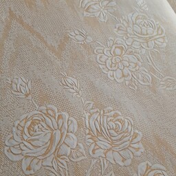 کاغذ دیواری گلدار نقش برجسته، رنگ کرم خیلی روشن طرح گل رز کیفیت عالی ابعاد ده متری