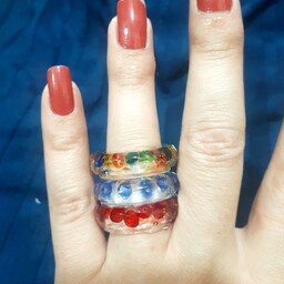 انگشتر دخترانه و زنانه رزینی دست ساز  در سه رنگ آبی قرمز  و رنگارنگ