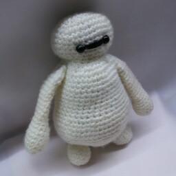 عروسک بایمکث قلاب بافی. سفید رنگ قد13سانت ووزن29 گرم. 