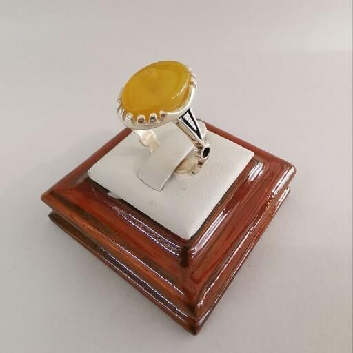 676-انگشتر نقره با سنگ عقیق زرد به همراه دعای شرف الشمس کد 12-w6.97