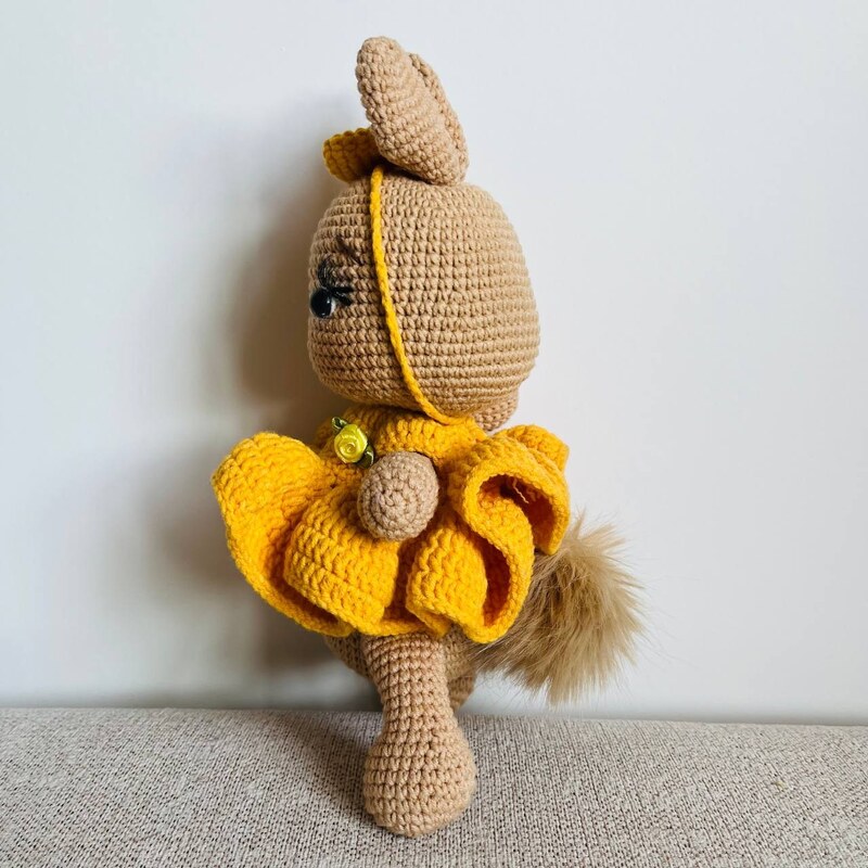 عروسک کاموایی خرگوش لباس زرد