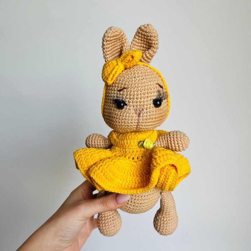عروسک کاموایی خرگوش لباس زرد