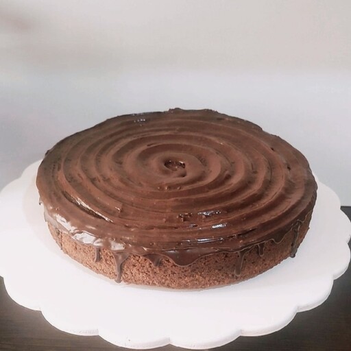 کیک شکلاتی دارک ولوت با طعم بینظیر وخاص با وزن تقریبی یک کیلوگرم