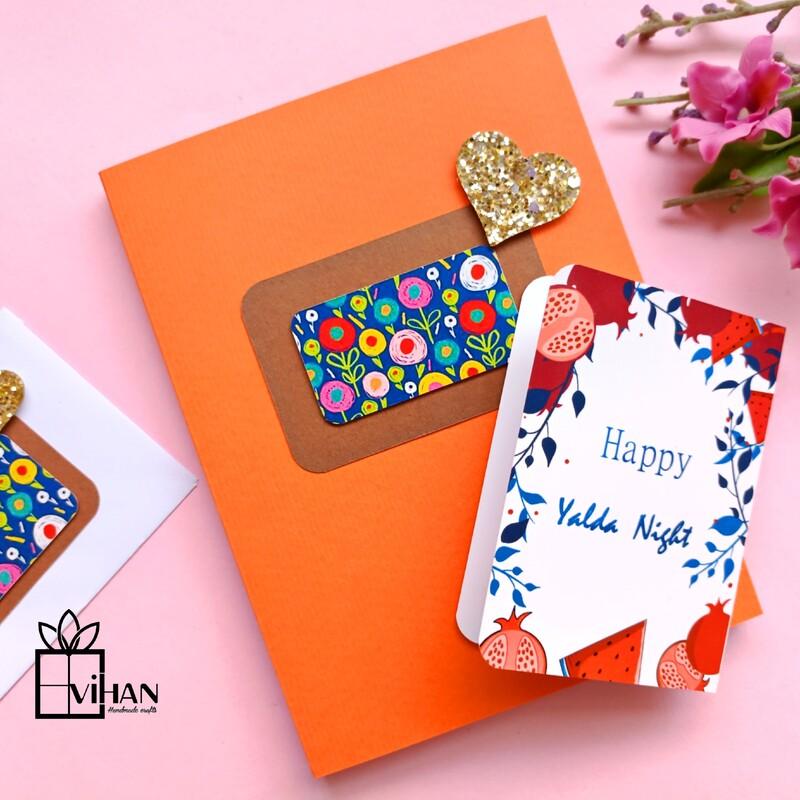 گیفت شکلات بسته کادویی 12 تایی با کارت تبریک یلدا و تزیین شده با کاور کتابی مقوایی