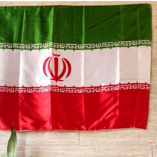 پرچم ایران جنس ساتن همراه با جای چوب