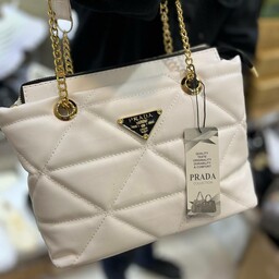 کیف دوشی و دستی پرادا زنانه دخترانه کیف prada عسلی کرمی سفید طوسی قهوه ای مجلسی شیک طرحدار طرح دار پاسپورتی زنجیری چرم