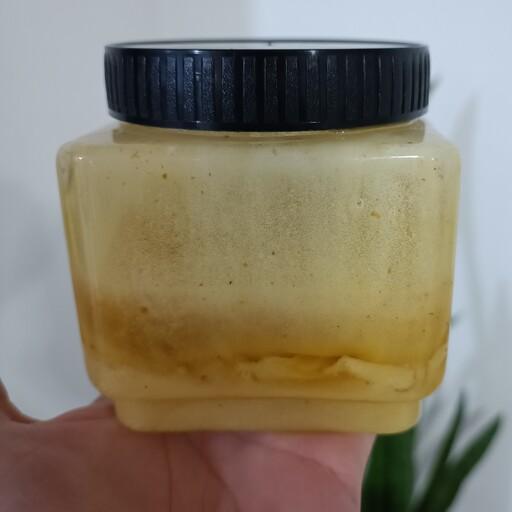 ژل انگبین ترکیبی از  1 کیلو عسل کنار با 10 گرم ژل رویال ویژه 